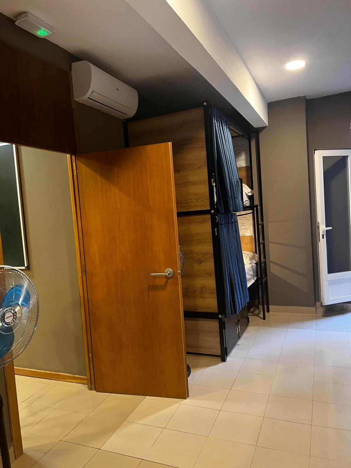 Hostel Estrella 20 Мадрид Экстерьер фото