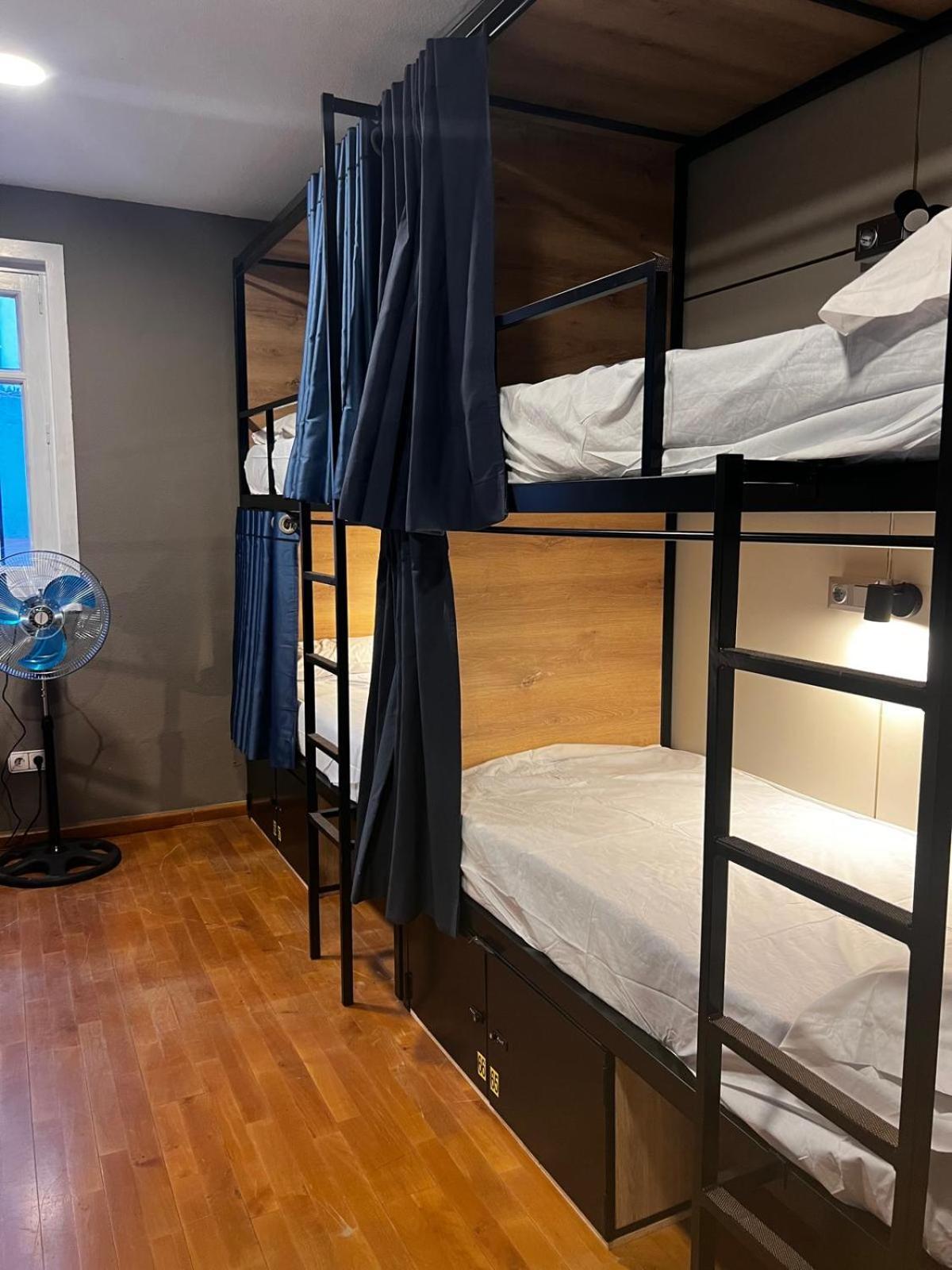Hostel Estrella 20 Мадрид Экстерьер фото
