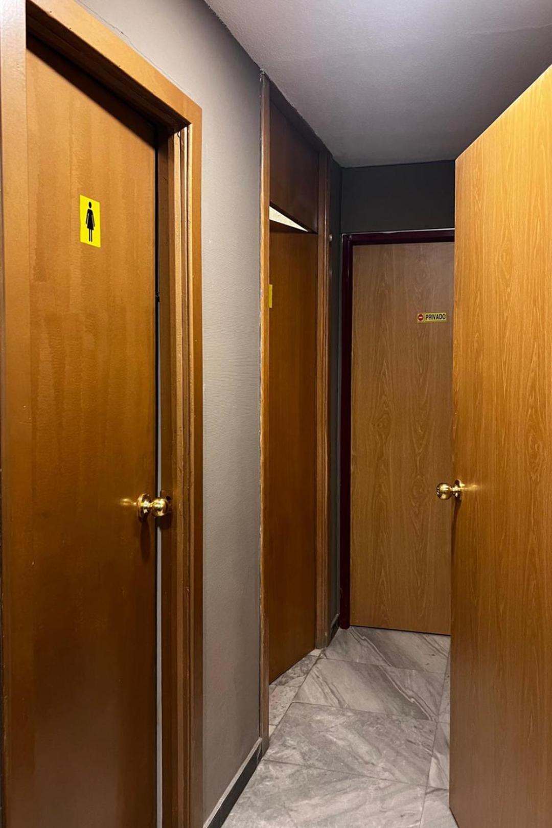 Hostel Estrella 20 Мадрид Экстерьер фото