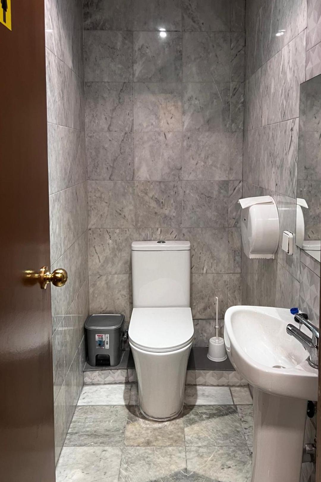 Hostel Estrella 20 Мадрид Экстерьер фото
