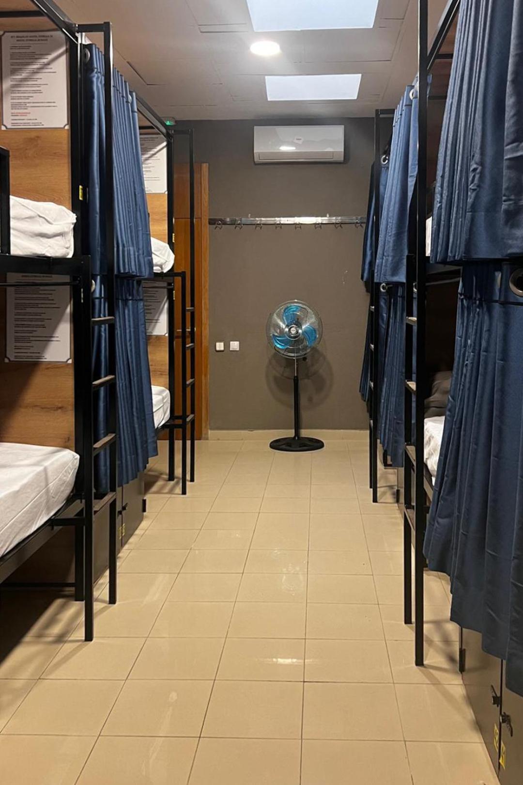 Hostel Estrella 20 Мадрид Экстерьер фото