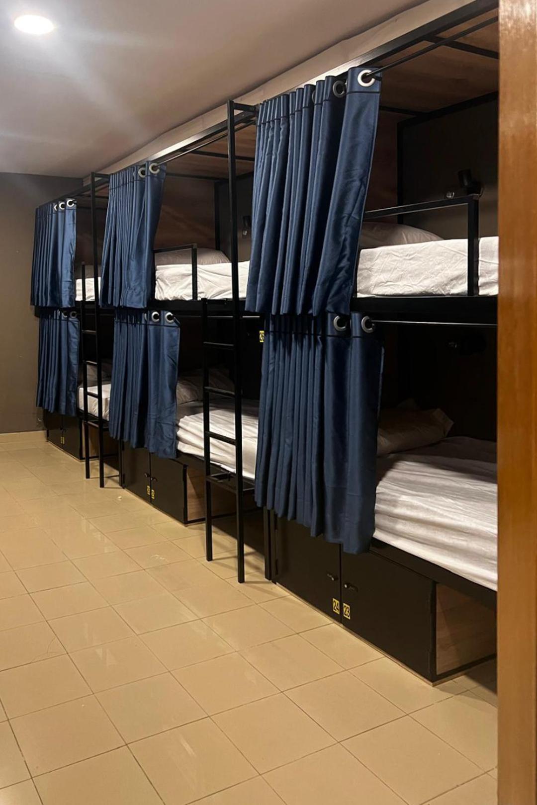 Hostel Estrella 20 Мадрид Экстерьер фото